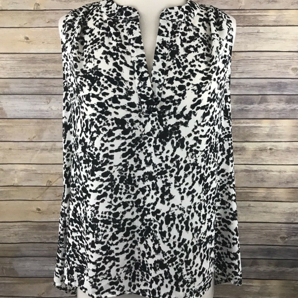 Rose and Olive m black And White tunic top split M